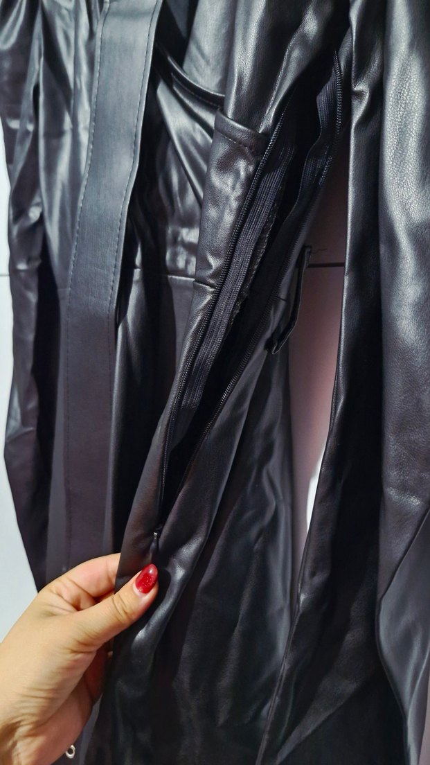 Siyah Deri Elbise Kemerli V Yakalı - Görsel 3