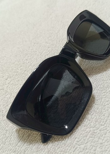 Kadın Siyah Minimalist Güneş Gözlüğü - Görsel 2