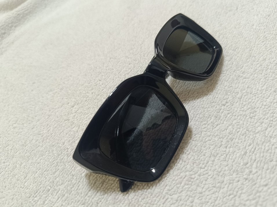 Kadın Siyah Minimalist Güneş Gözlüğü - Görsel 2