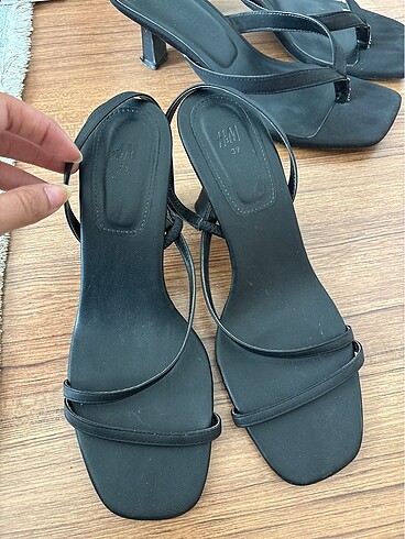 39 Beden siyah Renk Siyah kısa topuklu sandalet