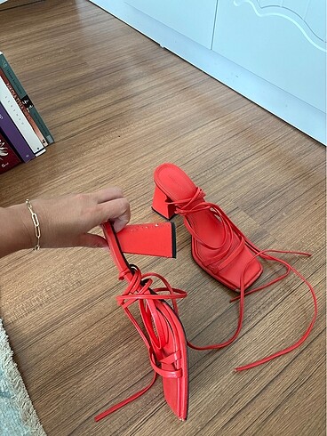 38 Beden Kırmızı topuklu sandalet