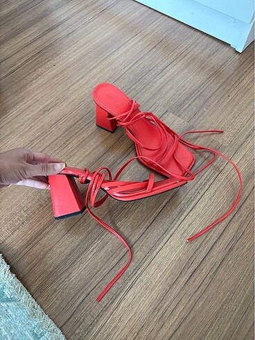 Stradivarius Kırmızı topuklu sandalet