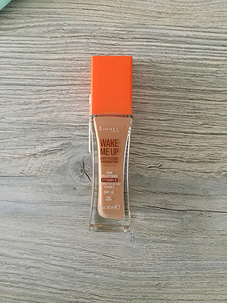 Rimmel London Wake Me Up Fondöten