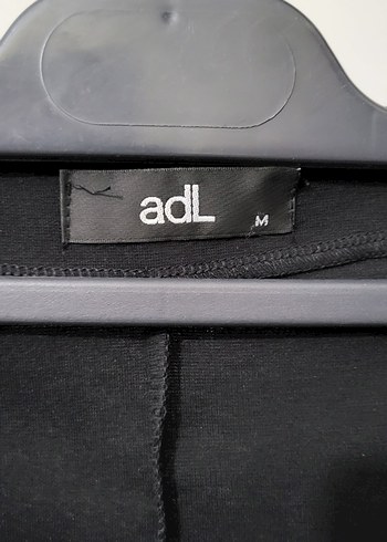 Siyah V Yakalı Kolsuz Midi Elbise - Görsel 3