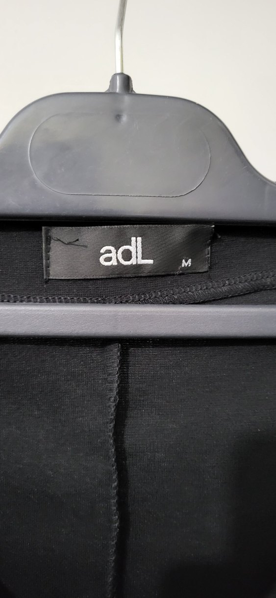 Siyah V Yakalı Kolsuz Midi Elbise - Görsel 3