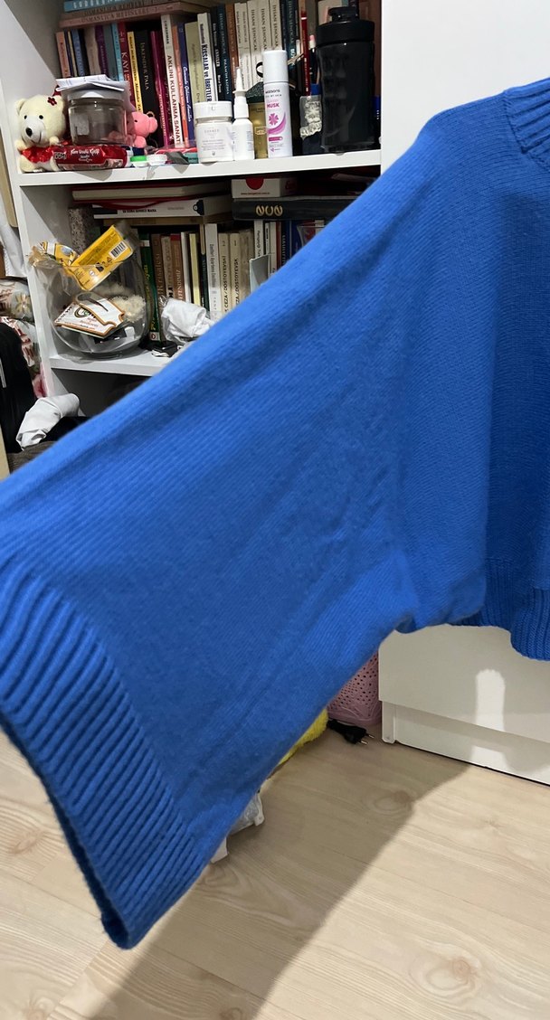 Mavi Boğazlı Salaş Örgü Kazak - Görsel 3