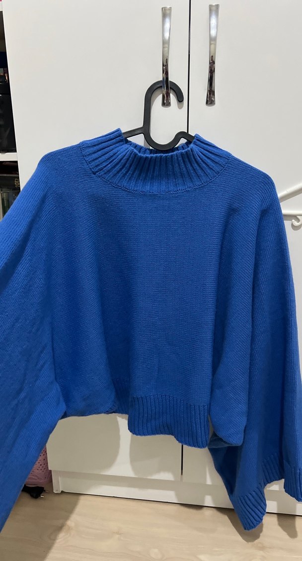 Mavi Boğazlı Salaş Örgü Kazak - Görsel 2