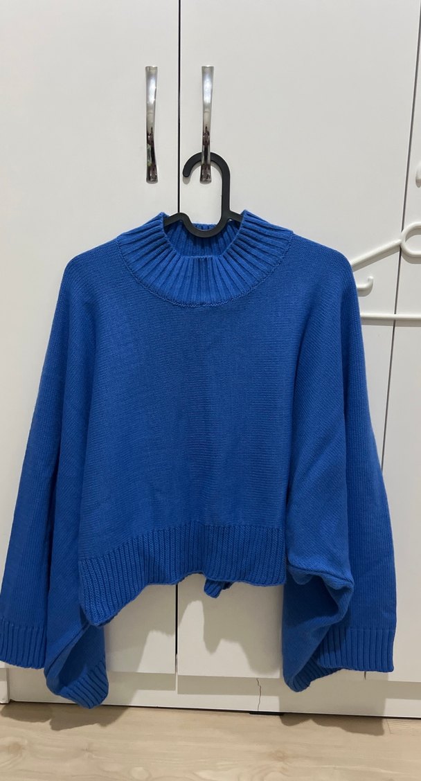 Mavi Boğazlı Salaş Örgü Kazak - Görsel 5