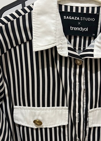 Düğmeli Siyah Beyaz Çizgili Midi Kadın Gömlek - Görsel 4