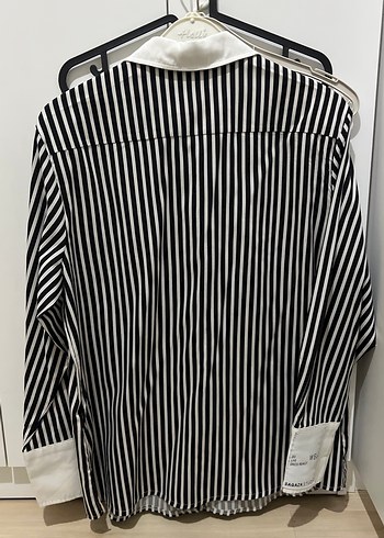 Düğmeli Siyah Beyaz Çizgili Midi Kadın Gömlek - Görsel 5