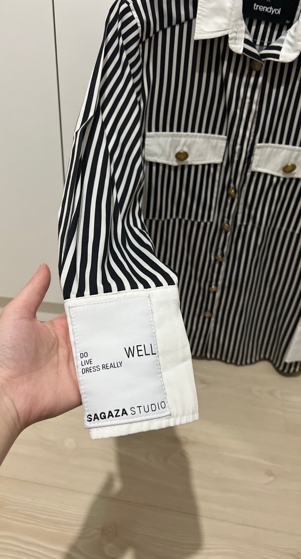 Düğmeli Siyah Beyaz Çizgili Midi Kadın Gömlek - Görsel 2