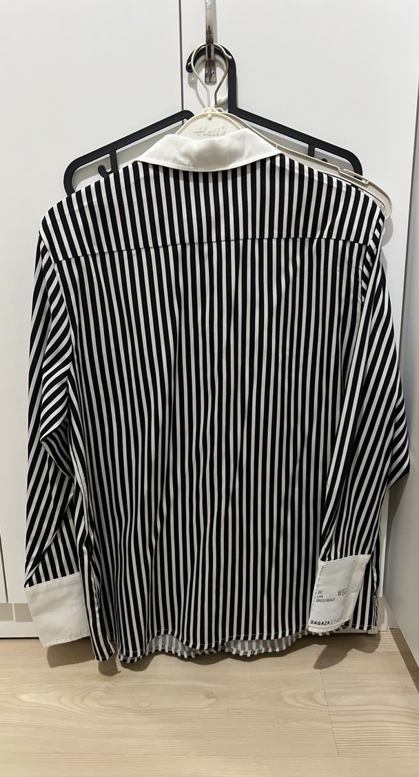 Düğmeli Siyah Beyaz Çizgili Midi Kadın Gömlek - Görsel 5