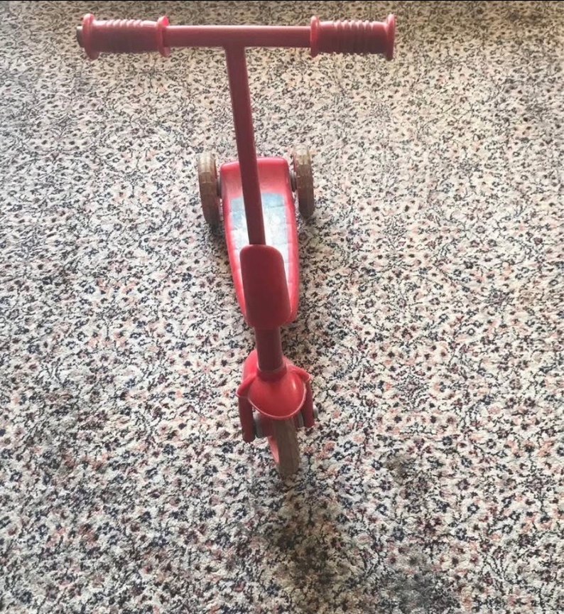 Çocuklar için renkli kırmızı scooter - Görsel 3