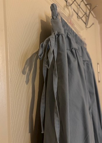 Gri Kemerli Kadın Asya Esintili Bermuda Şort - Görsel 4