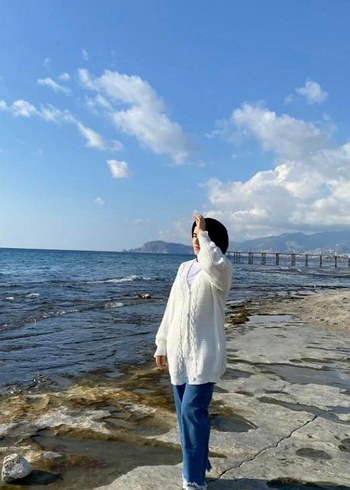 Düğmeli Beyaz Midi Triko Hırka - Görsel 5