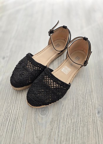 Siyah Nakışlı Kadın Sandalet - Görsel 3