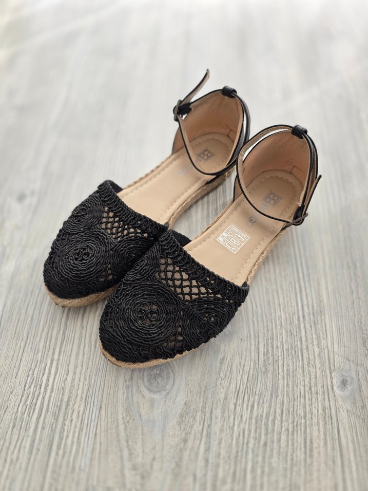 Siyah Nakışlı Kadın Sandalet - Görsel 3
