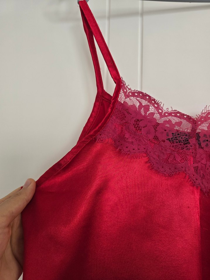 Kırmızı Parlak Saten İp Askılı Bluz - Görsel 3