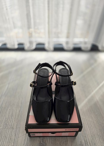 Klasik Siyah Tokalı Topuklu Ayakkabı - Görsel 3