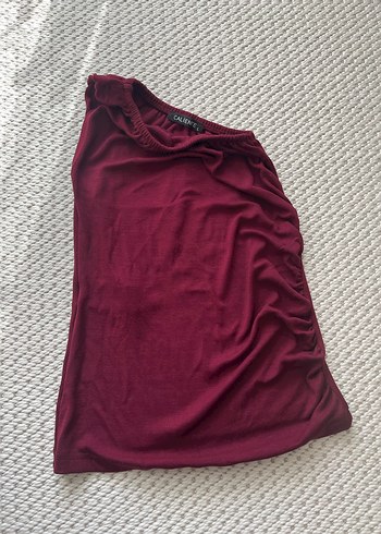 Bordo tek askılı yandan büzgülü bluz - Görsel 2