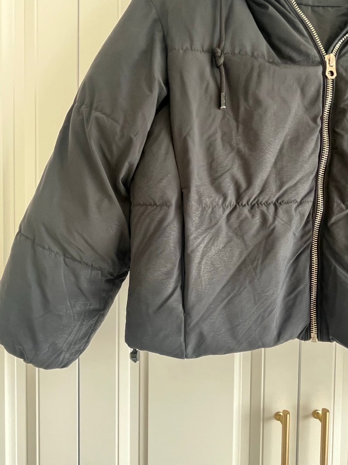 Siyah Kapüşonlu Fermuarlı Kadın Ceket - Görsel 3