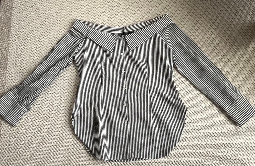 Gri Çizgili Kayık Yaka Düğmeli Kadın Gömlek - Görsel 2