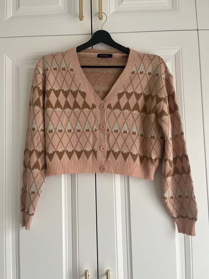 Pembe V Yaka Nakışlı Kadın Hırka - Görsel 2