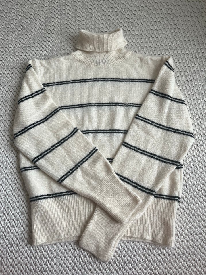 Bej Çizgili Boğazlı Örgü Kadın Kazak - Görsel 3