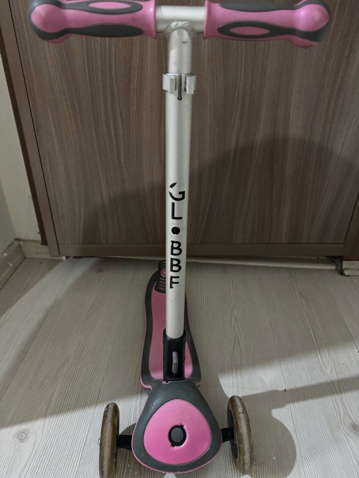 Pembe ve Gri Çocuk Scooter'ı - Görsel 4