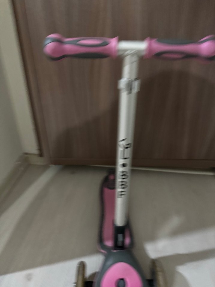 Pembe ve Gri Çocuk Scooter'ı - Görsel 5