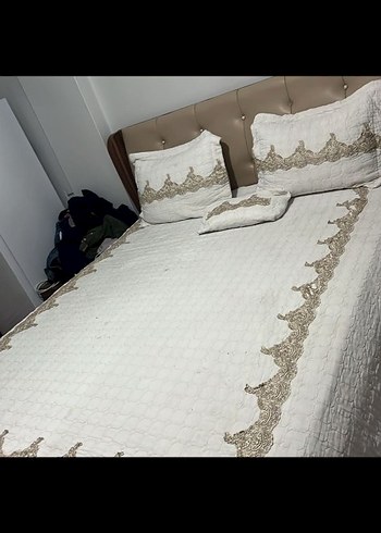İşlemeli Beyaz Yatak Örtüsü Seti - Görsel 5