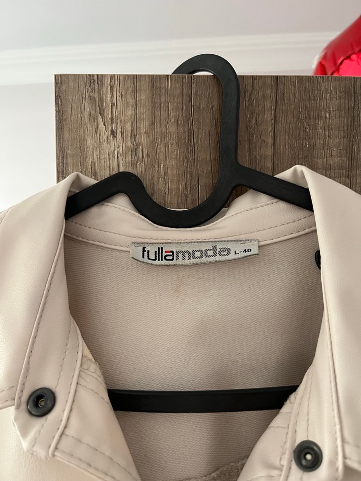 Bej Kadın Deri Düğmeli Ceket - Görsel 3