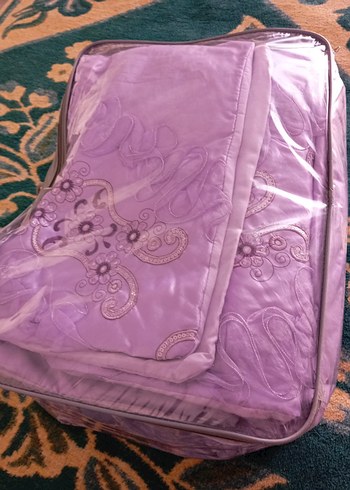 İşlemeli Parlak Mor Yatak Örtüsü - Görsel 2