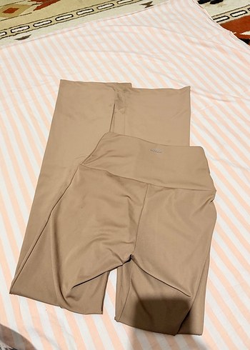 Oysho İspanyol paça tayt - Görsel 3