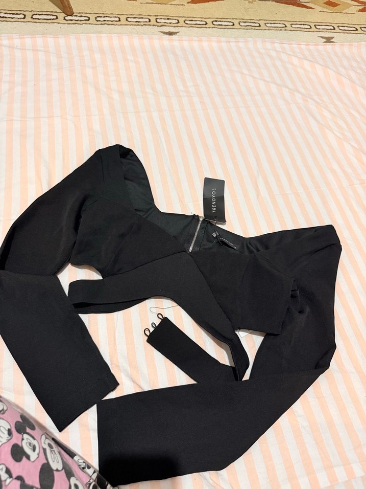 Trendyolmilla etiketli uzun kollu crop - Görsel 2