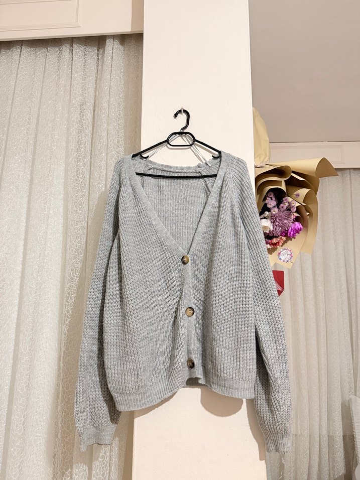 Düğmeli Gri Triko Kadın Hırka - Görsel 3