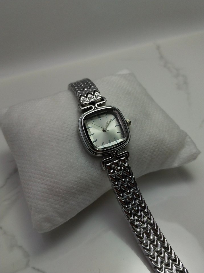 Gri Kemerli Kadın Kol Saati - Görsel 2