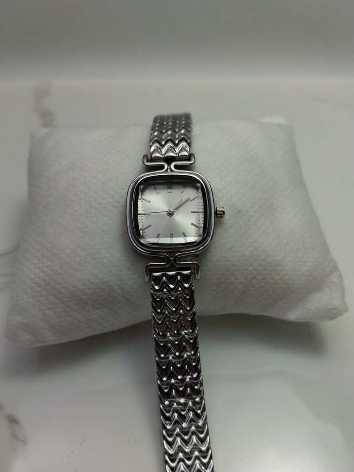 Gri Kemerli Kadın Kol Saati - Görsel 3