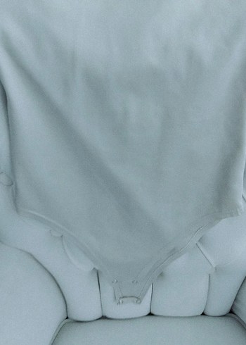 Düz Beyaz Kısa Kollu Basic Body hamile değil kategori yazıyor - Görsel 3