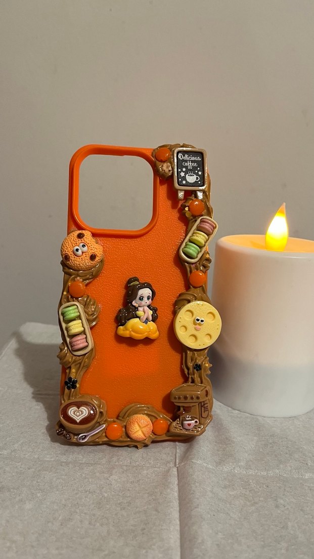 İPhone 15 Pro Kahve Konseptli Krema Desenli Telefon Kılıfı - Görsel 3