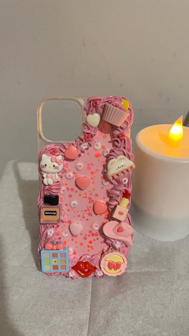 Iphone 14 Uyumlu Makyaj Temalı Krema Desenli Telefon kılıfı - Görsel 3