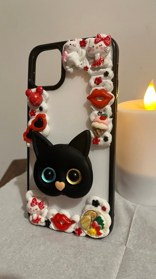 İPhone 11 Pro Max Krema Desenli Telefon Kılıfı - Görsel 3