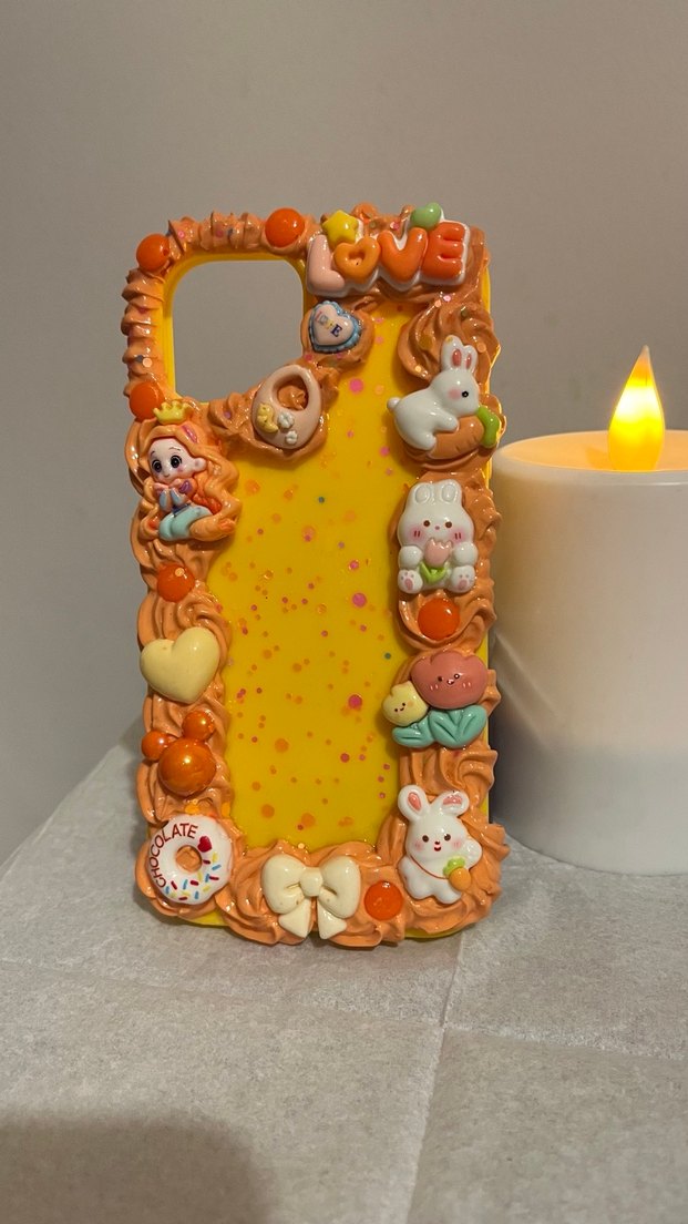 İPhone 14 Krema Desenli Telefon Kılıfı - Görsel 2