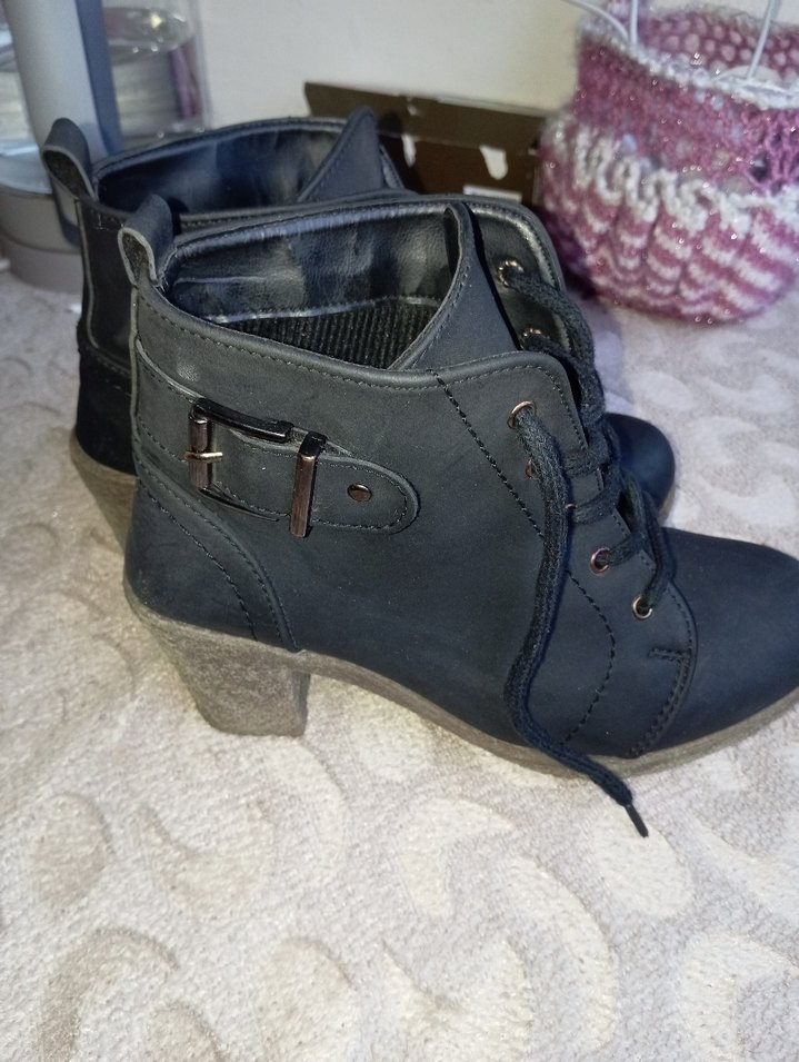 Siyah Deri Kadın Dolgu Topuklu Bot - Görsel 2