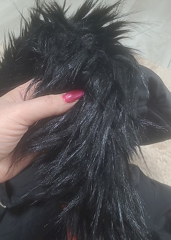 Kürk Detaylı Siyah Kadın Kışlık Mont - Görsel 6