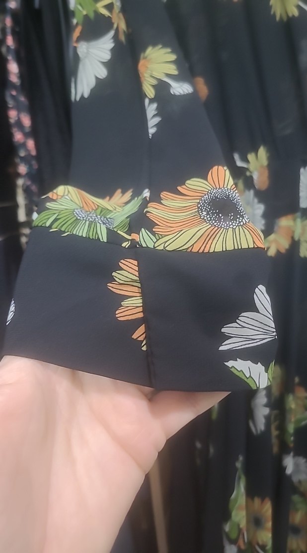 Çiçek Desenli Uzun V Yaka Elbise - Görsel 3