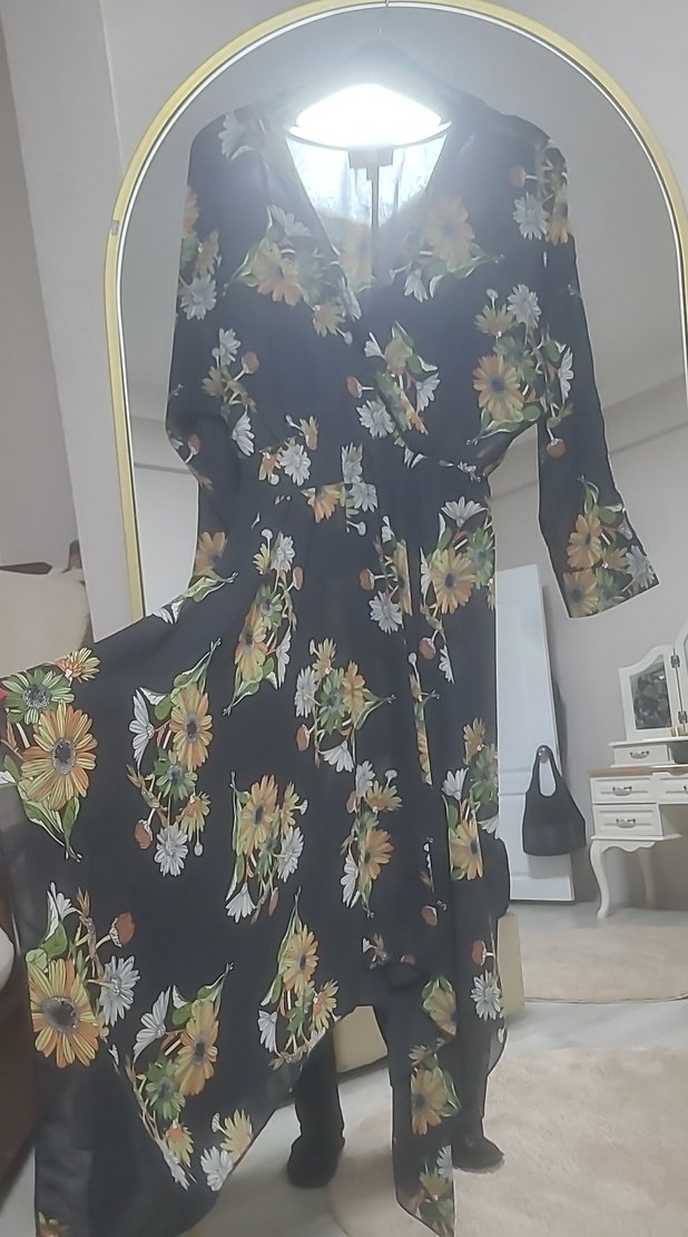 Çiçek Desenli Uzun V Yaka Elbise - Görsel 5