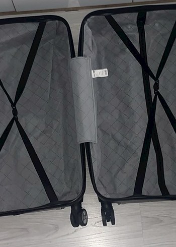 Siyah Valiz Tokalı Şifreli - Görsel 6