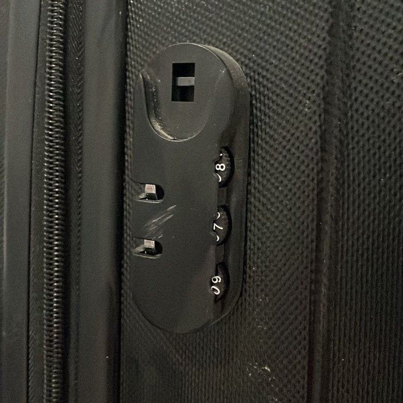 Siyah Valiz Tokalı Şifreli - Görsel 4