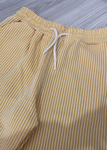 Kadın Sarı Çizgili Pilili Kumaş Pantolon - Görsel 2